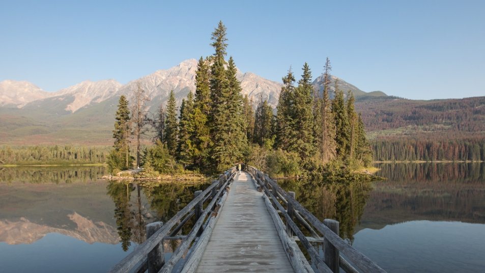 The wooden bridge at Pyramid Lake