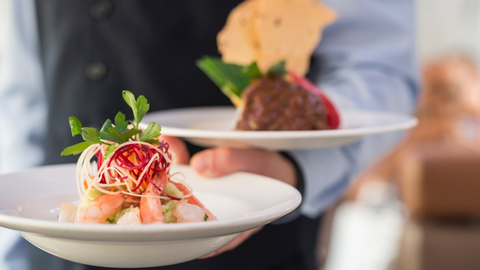 On our Canadian routes, GoldLeaf Service lunch is served in our dining room.