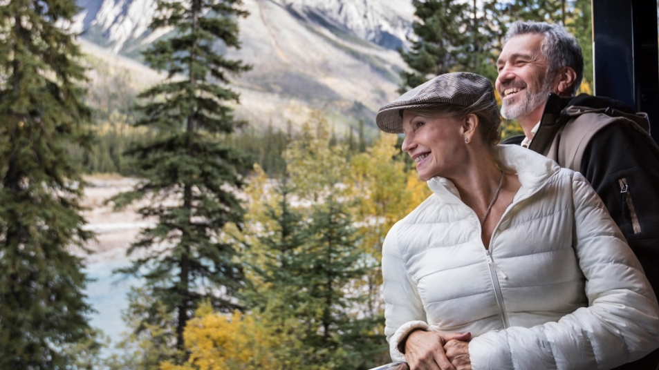 Spring, summer or fall, there’s lots to see and do in the Canadian Rockies. Use our guide to get an idea of what the seasons are like in Banff, Lake Louise or Jasper, so you can book your perfect journey.