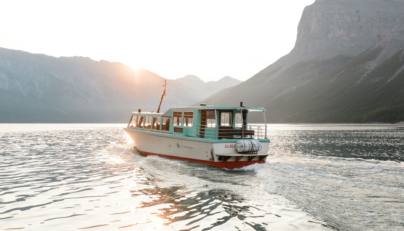 Small cruise boat on Lake Minnewanka