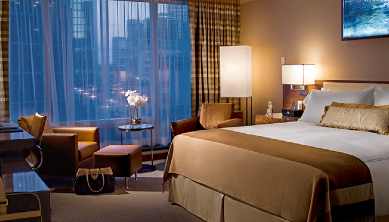 free-hotel-night-room-example-large-bed-white-duvet-window-with-chair