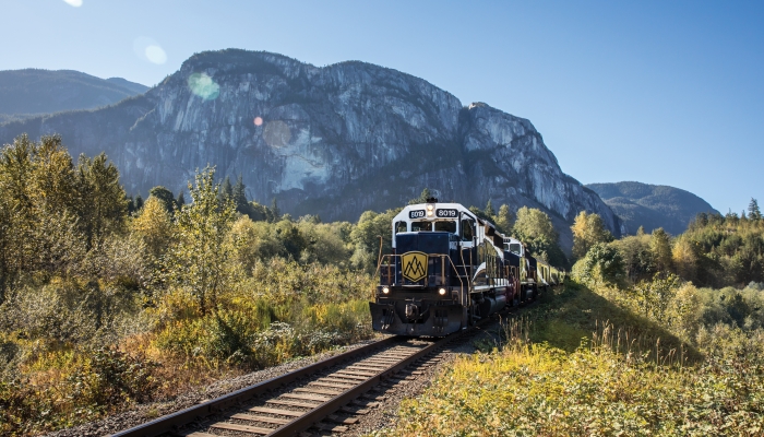 rocky mountaineer train passes by The Chief Mountain in Squamish